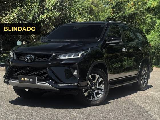 TOYOTA HILUX SW4 2.8 D-4D TURBO DIESEL DIAMOND 7L 4X4 AUTOMÁTICO